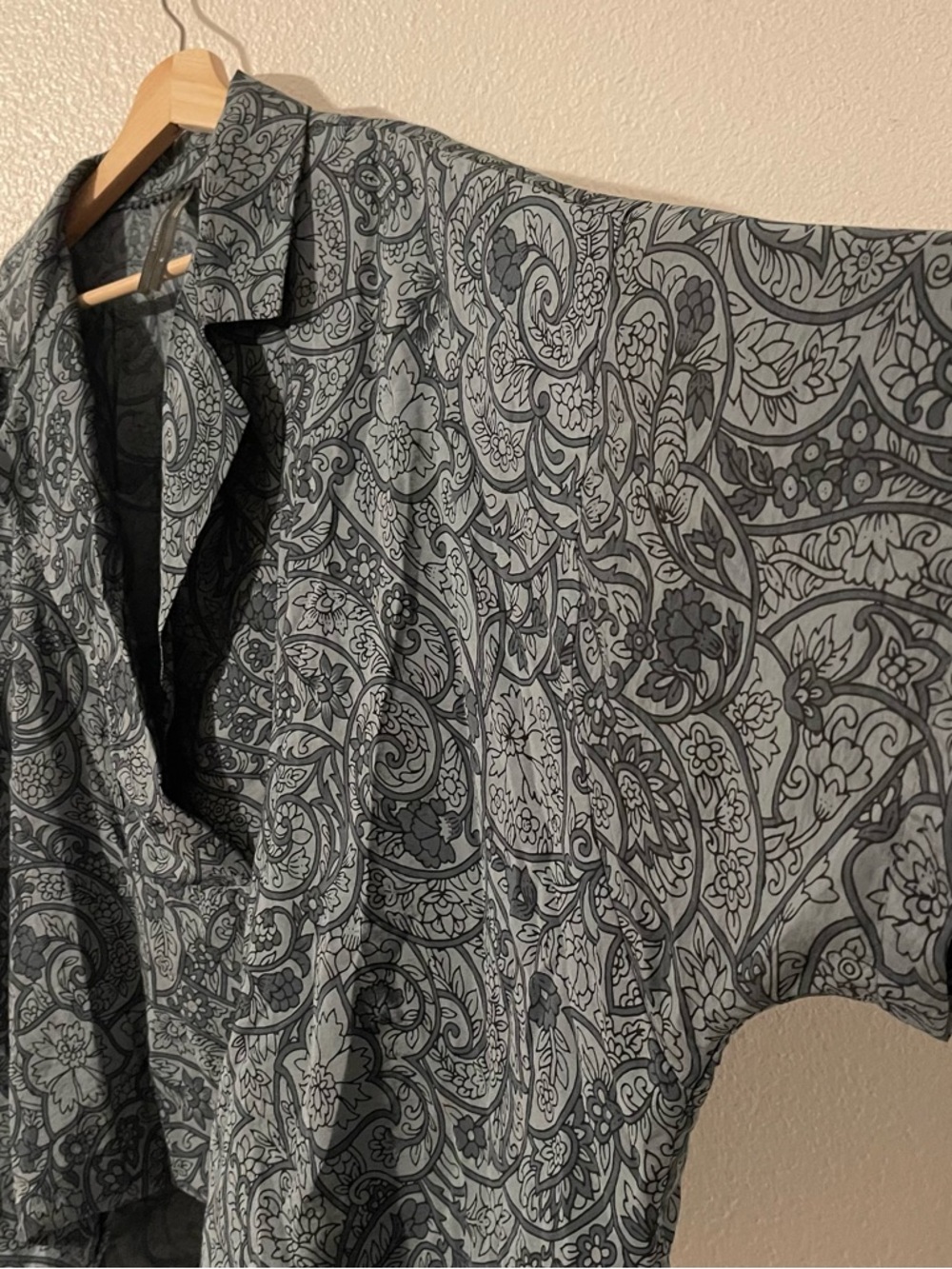 Women's Gray Paisley Button-Front Top - Picture 3 of 9